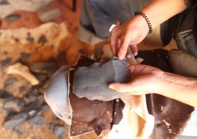 Atelier taille de biface fête de la préhistoire de Tautavel